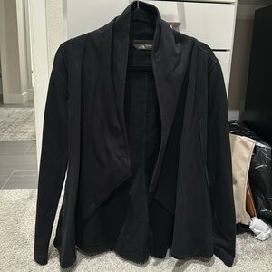 North face cocoon wrap jacket with zippers in black. Size small. Like new
